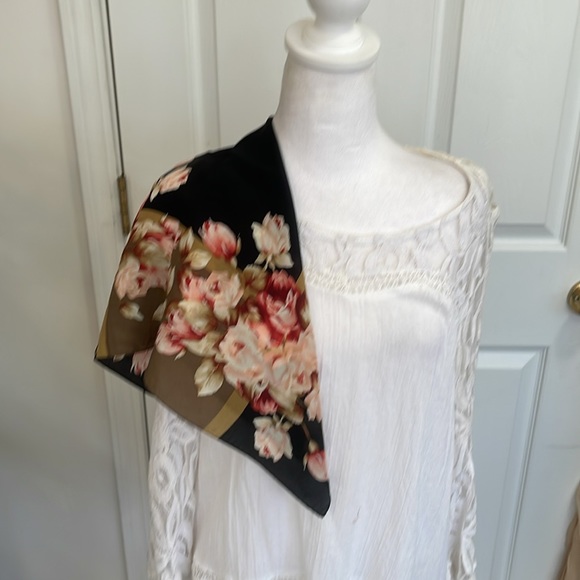 ELLEN TRACY SILK SCARF NWOT - Picture 4 of 4